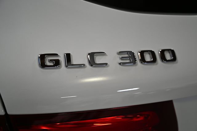 Used 2018 Mercedes-Benz GLC 300 4MATIC image 11