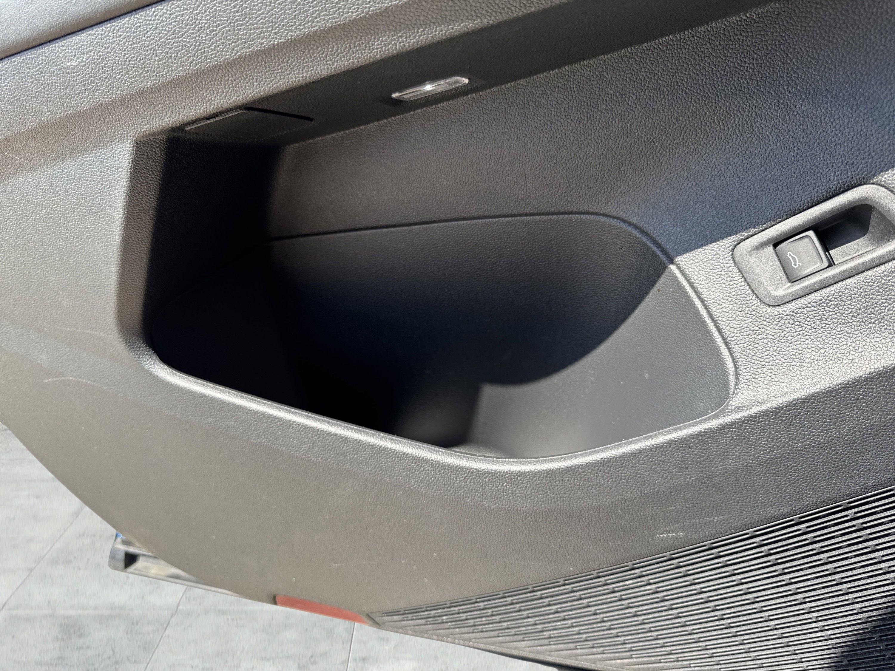 Used 2024 Volkswagen Atlas Cross Sport SEL Premium R-Line image 25