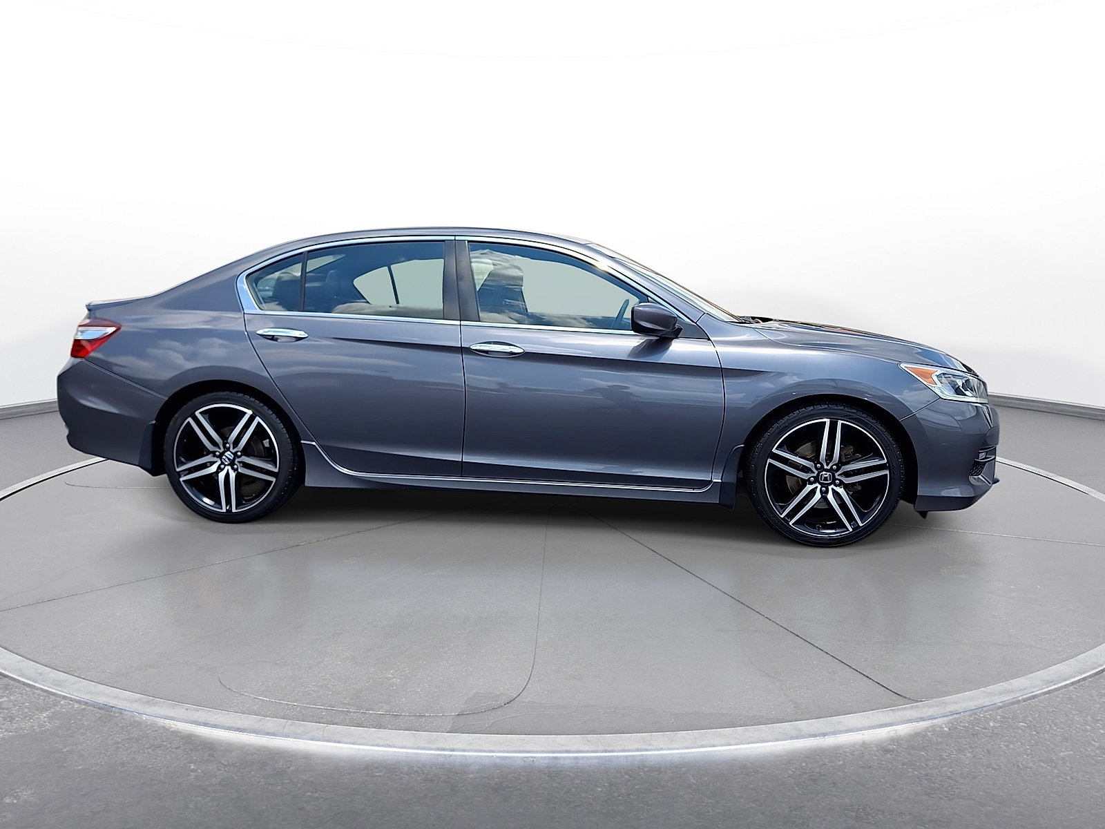 Used 2017 Honda Accord Sport image 9