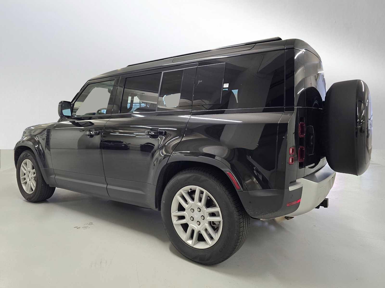 Used 2025 Land Rover Defender 110 S AWD/4WD image 5