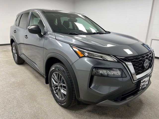Used 2023 Nissan Rogue S image 2