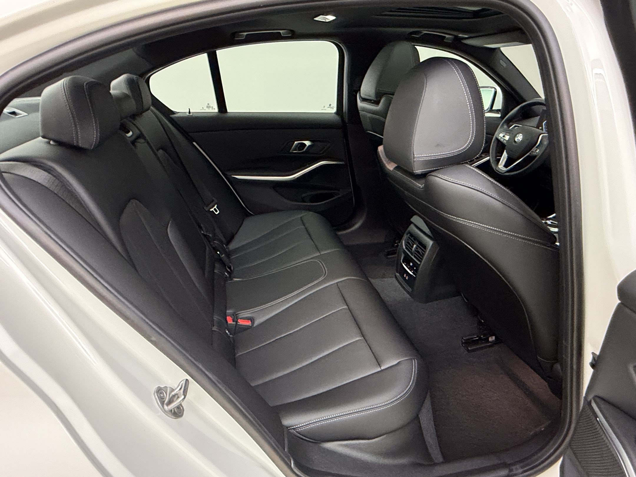 Certified 2024 BMW 330i Sedan w/ Convenience Package RWD image 30