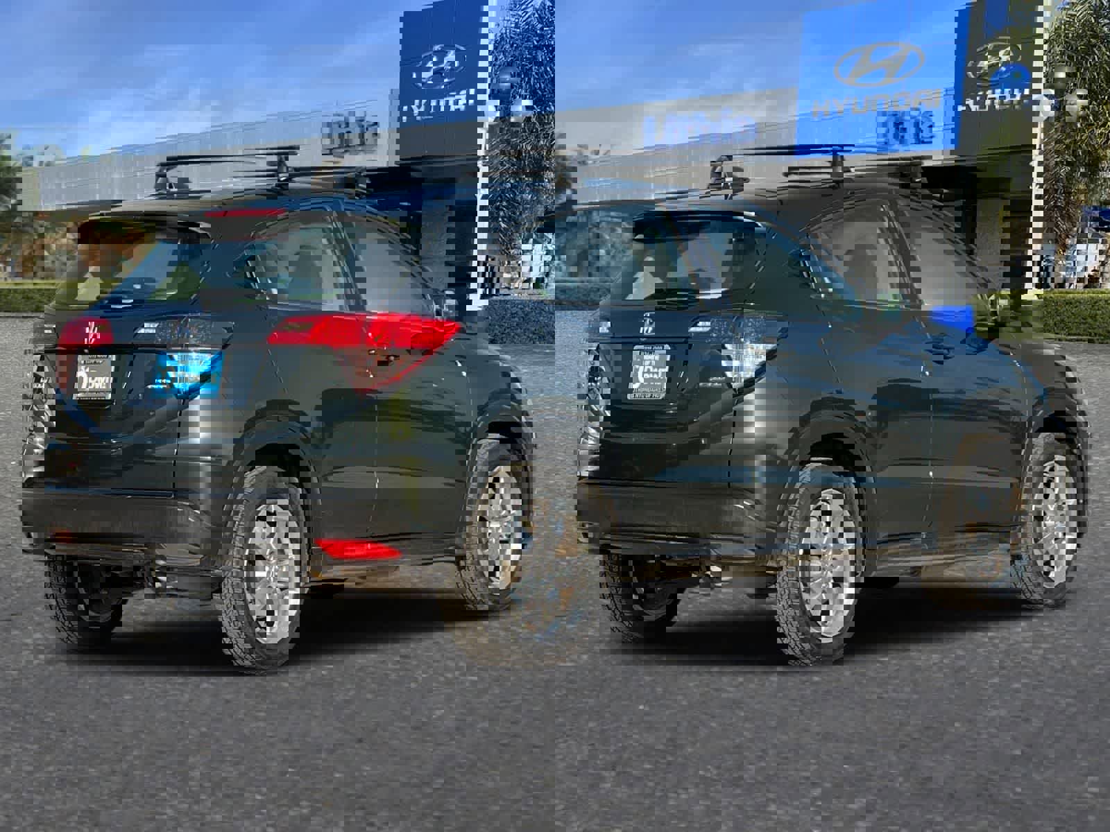 Used 2017 Honda HR-V LX image 3