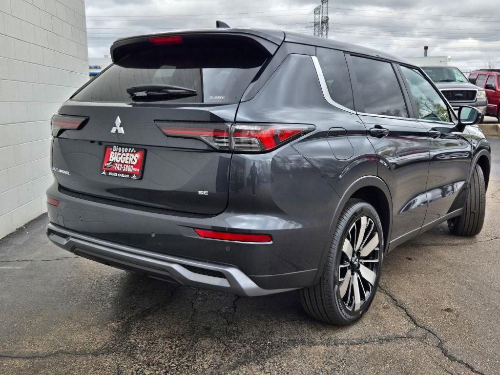 New 2025 Mitsubishi Outlander SE image 12