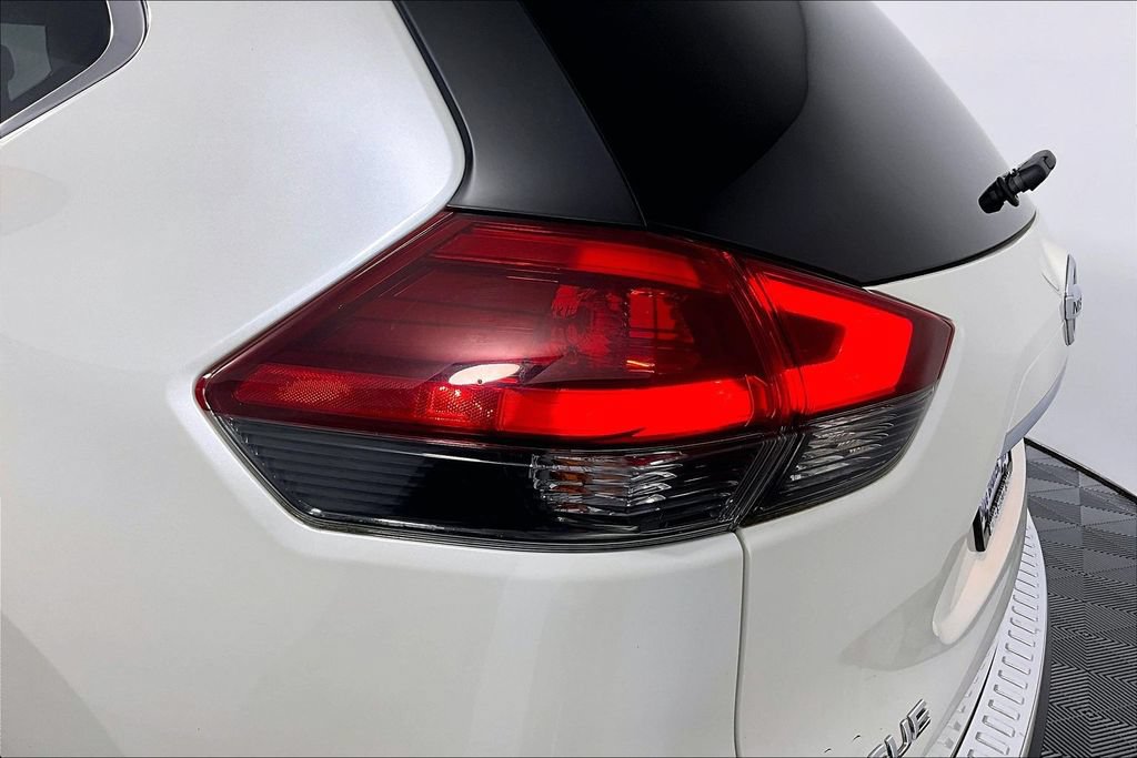 Used 2019 Nissan Rogue SV w/ Premium Package FWD image 29