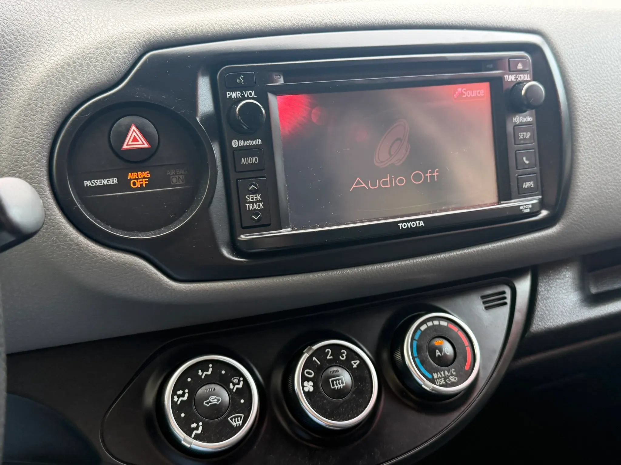 Used 2016 Toyota Yaris L FWD image 30