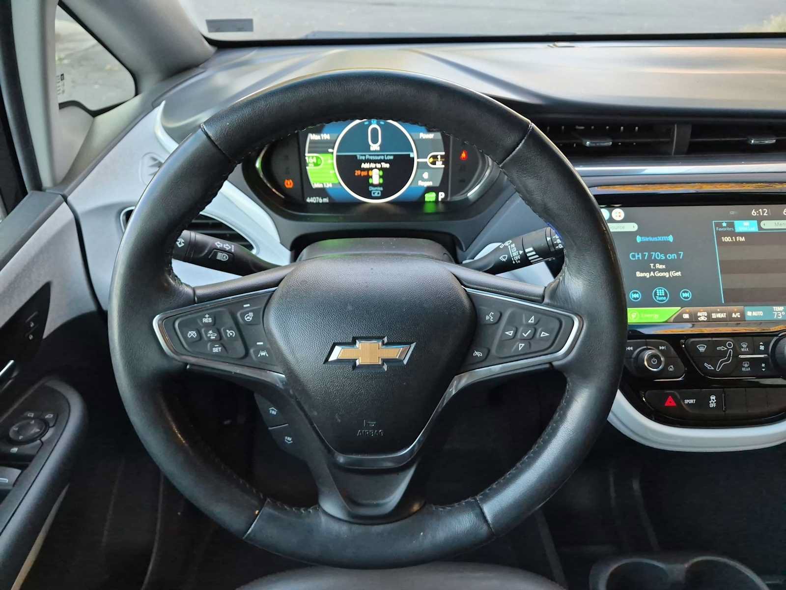 Used 2019 Chevrolet Bolt Premier w/ Infotainment Package FWD image 23
