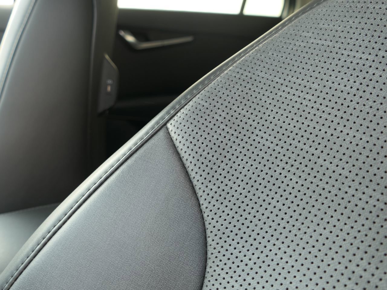 Used 2023 Kia Niro SX Touring image 12