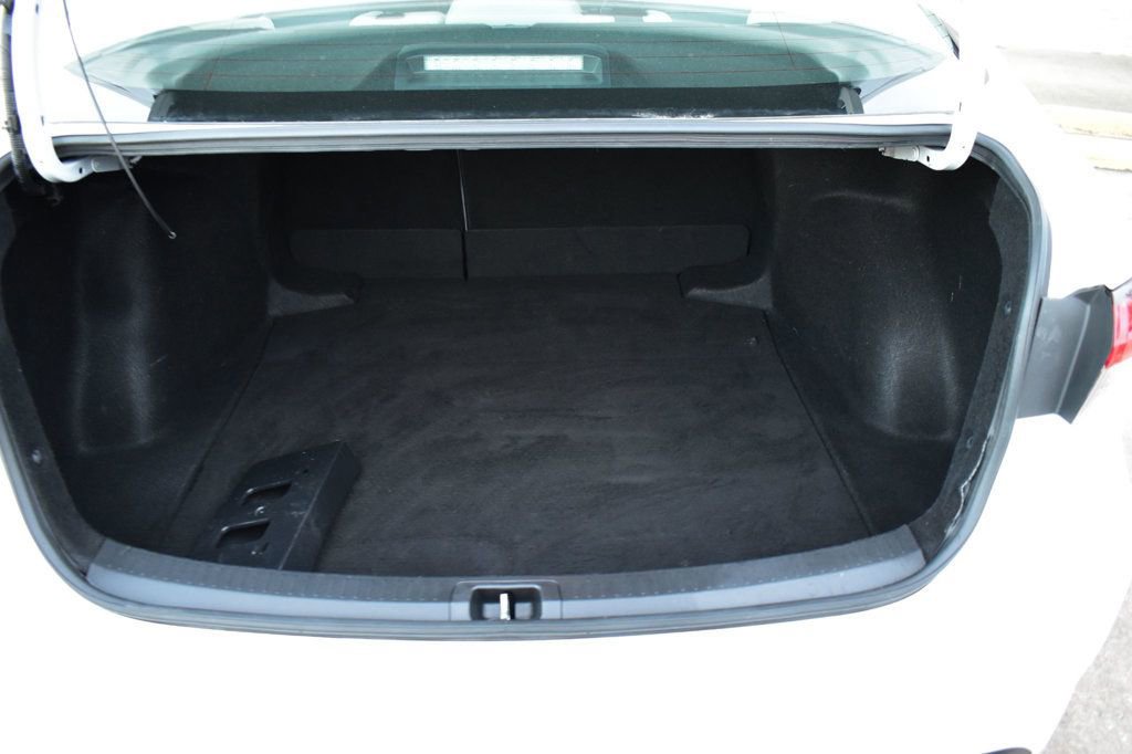 Used 2022 Toyota Corolla LE image 32