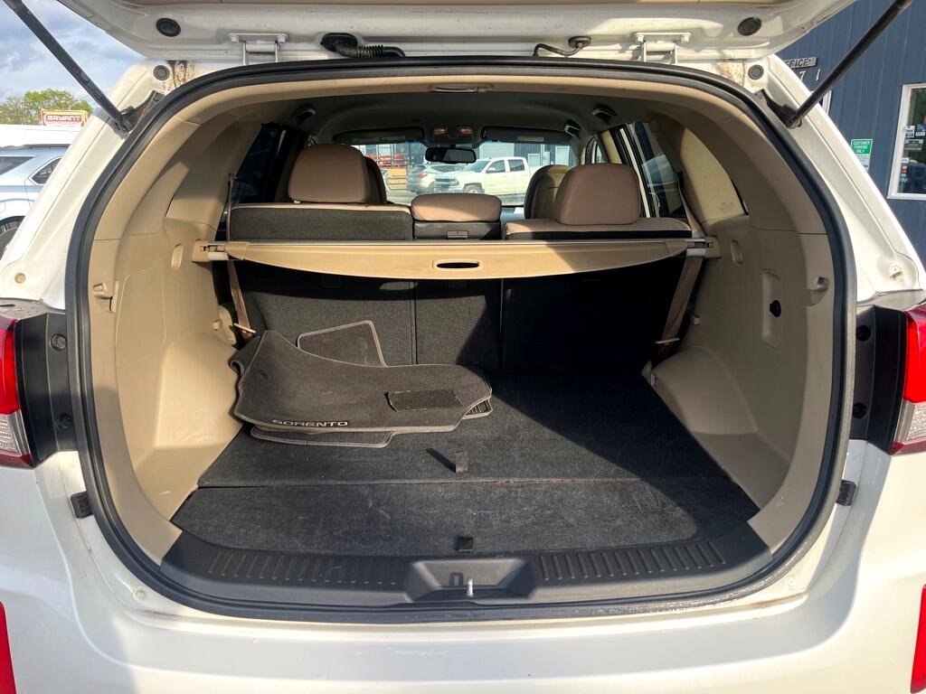 Used 2014 Kia Sorento LX image 15