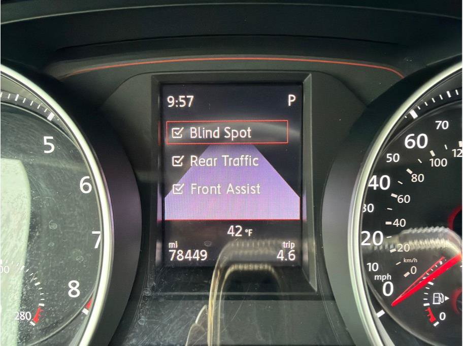 Used 2021 Volkswagen Golf 4-Door FWD image 21
