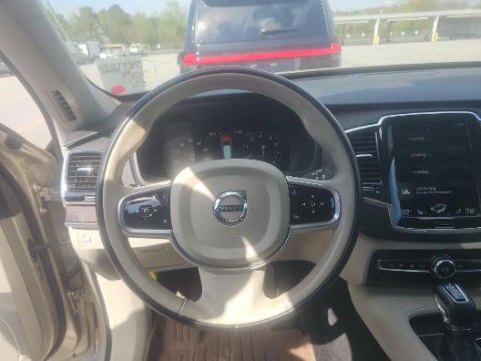 Used 2017 Volvo XC90 T6 Momentum w/ Vision Package image 5