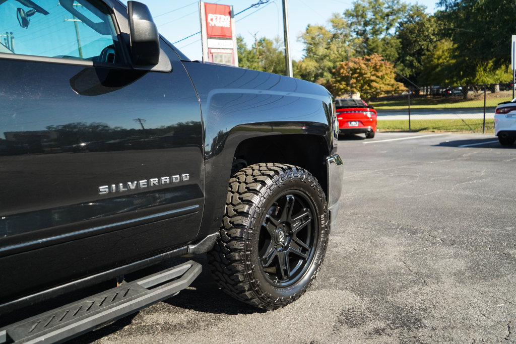 Used 2018 Chevrolet Silverado 1500 LT w/ All Star Edition AWD/4WD image 19