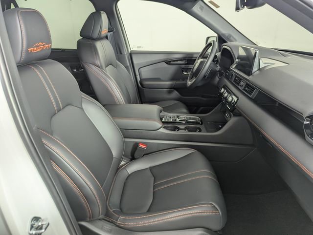 Used 2025 Honda Pilot TrailSport image 23