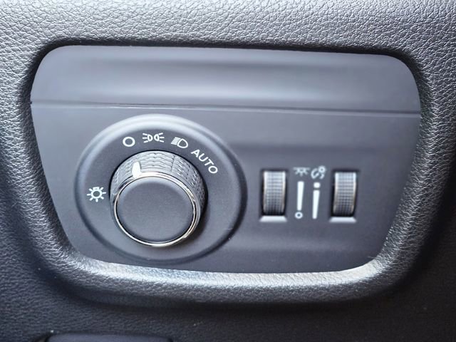 Used 2025 Jeep Grand Cherokee Altitude AWD/4WD image 19