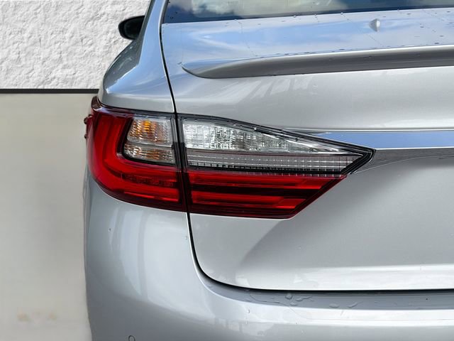 Used 2016 Lexus ES 300h w/ Luxury Package w/Wood Trim image 10