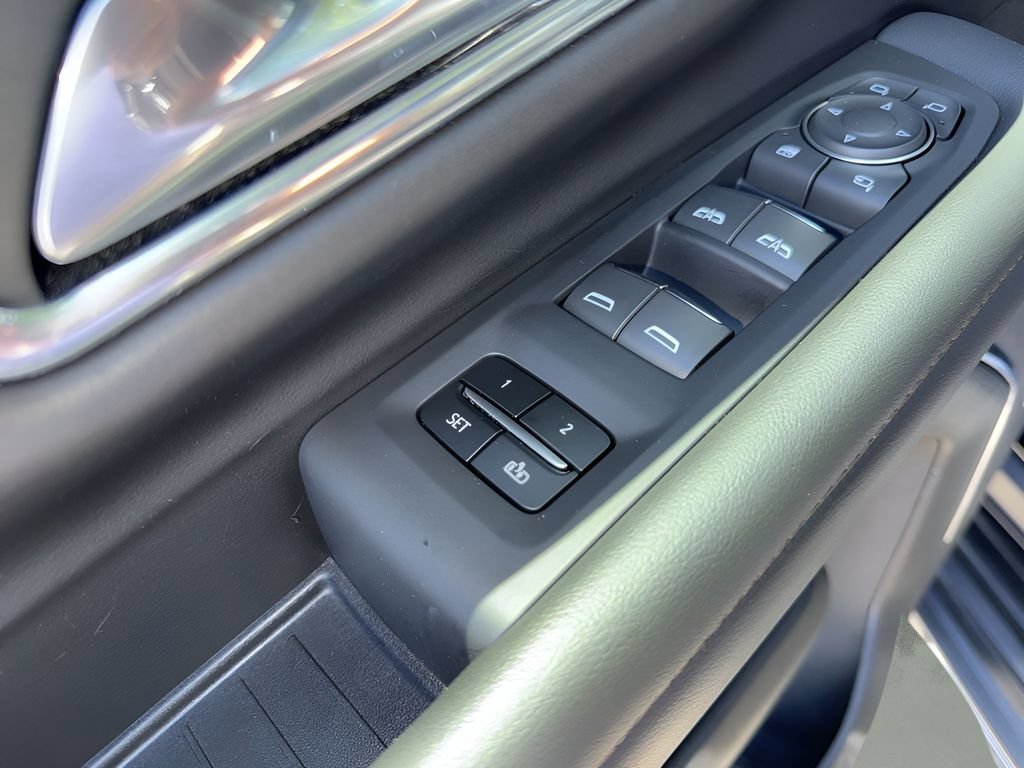 Used 2024 Chevrolet Suburban High Country w/ Advanced Technology Package AWD/4WD image 23