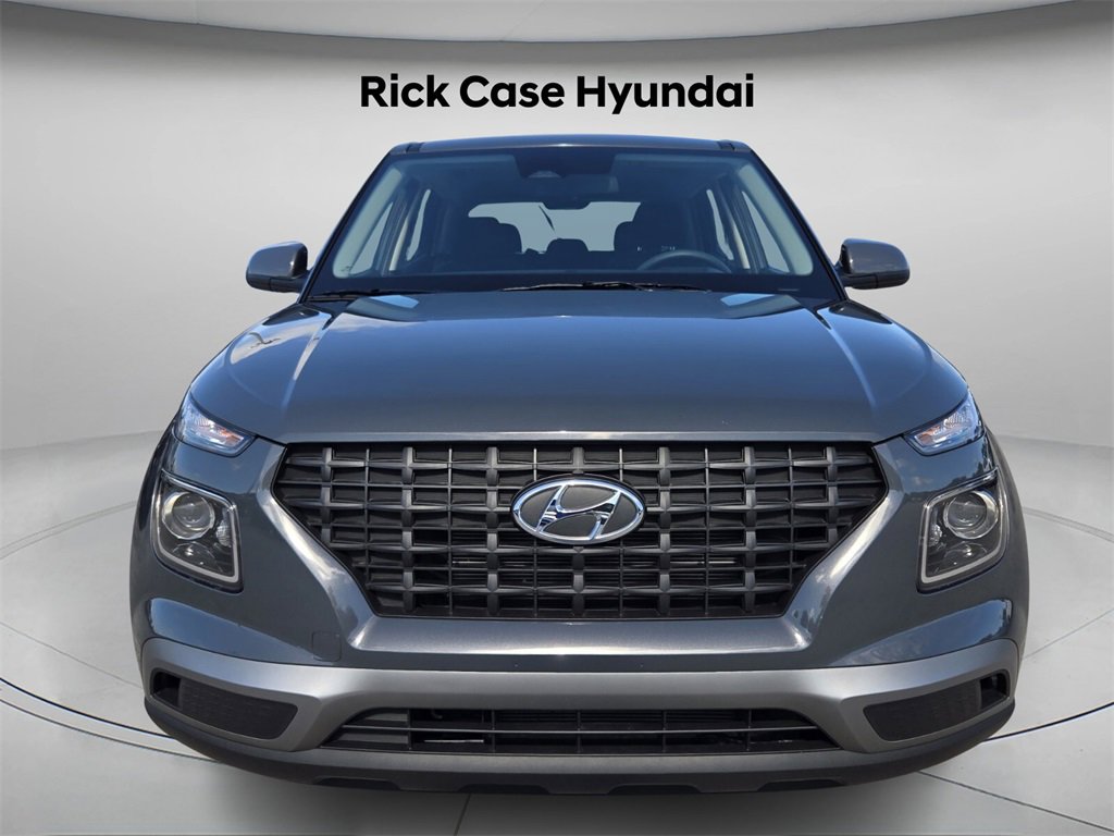 Certified 2025 Hyundai Venue SE image 5