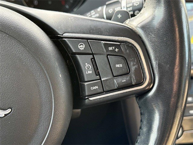Used 2018 Jaguar F-PACE Premium image 24