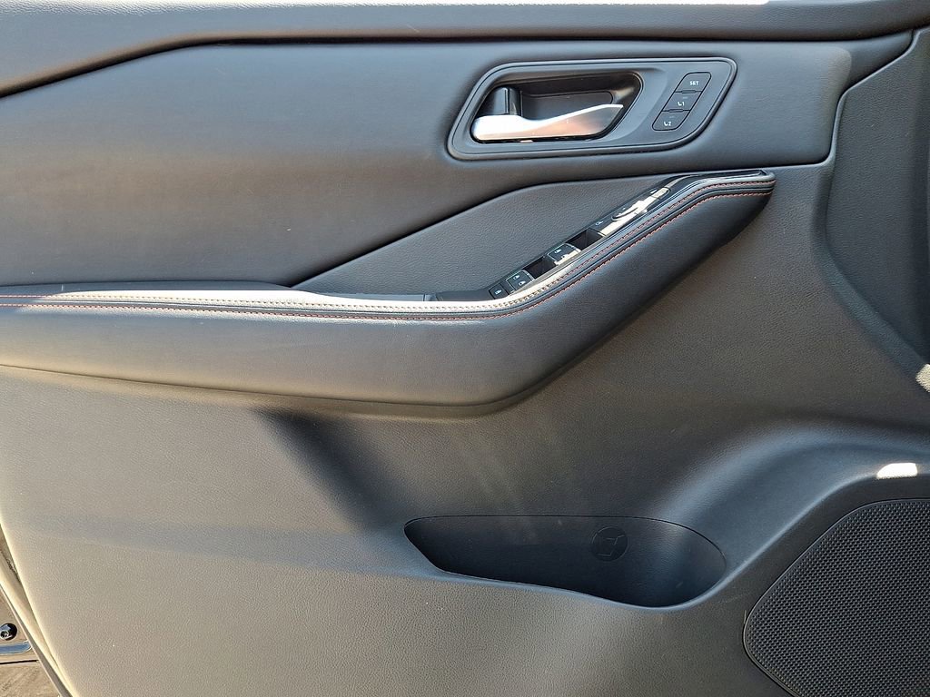 Used 2025 Nissan Rogue SV w/ Rock Creek Premium Package image 13