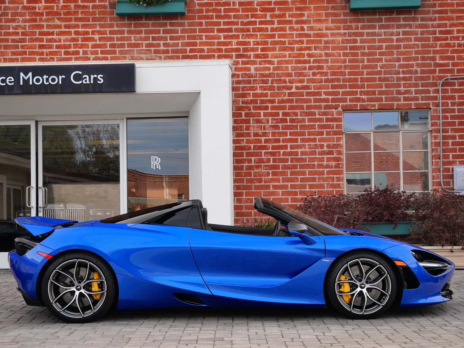 Used 2022 McLaren 720S Luxury RWD image 3