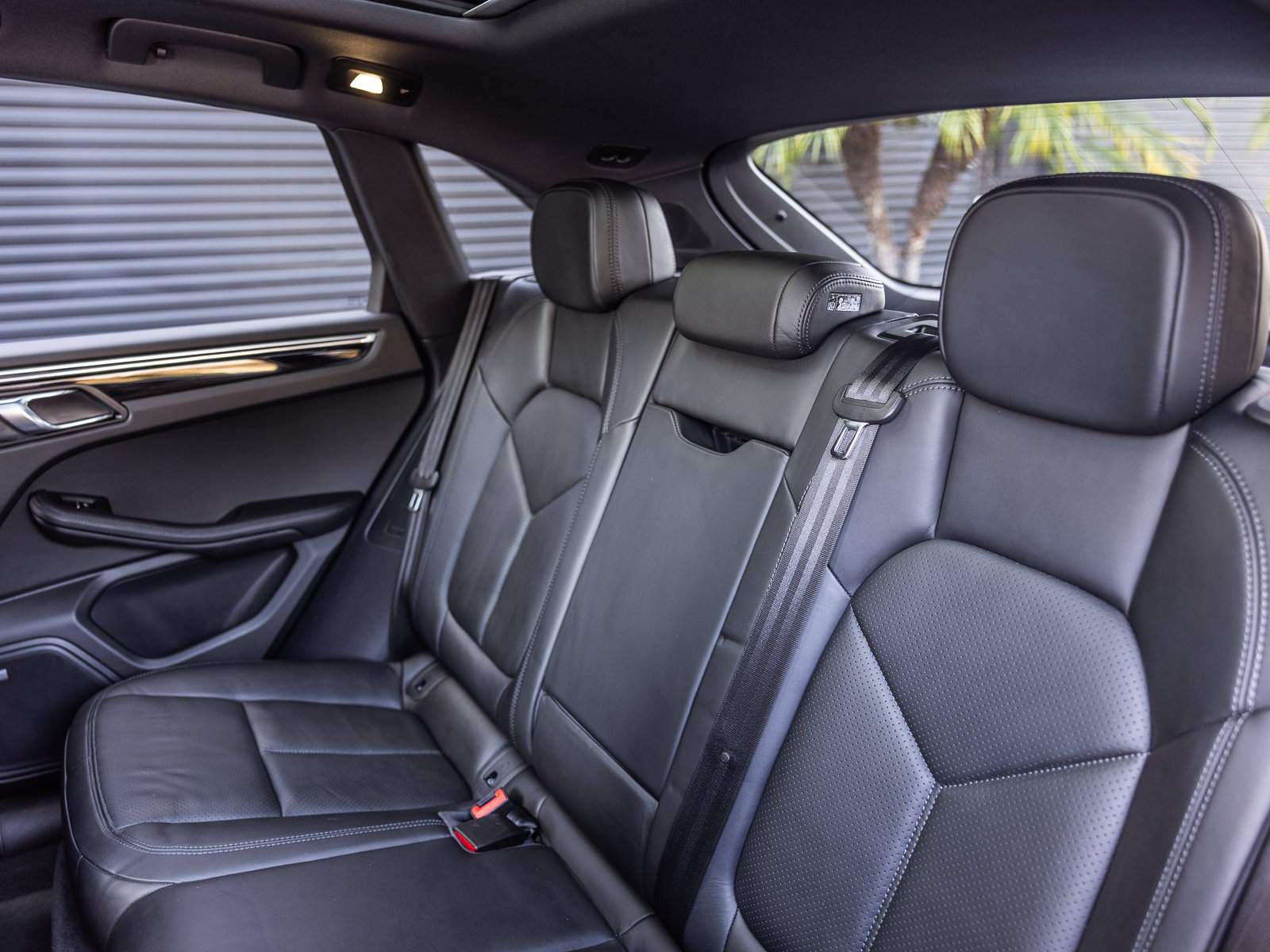 Certified 2023 Porsche Macan AWD/4WD image 18