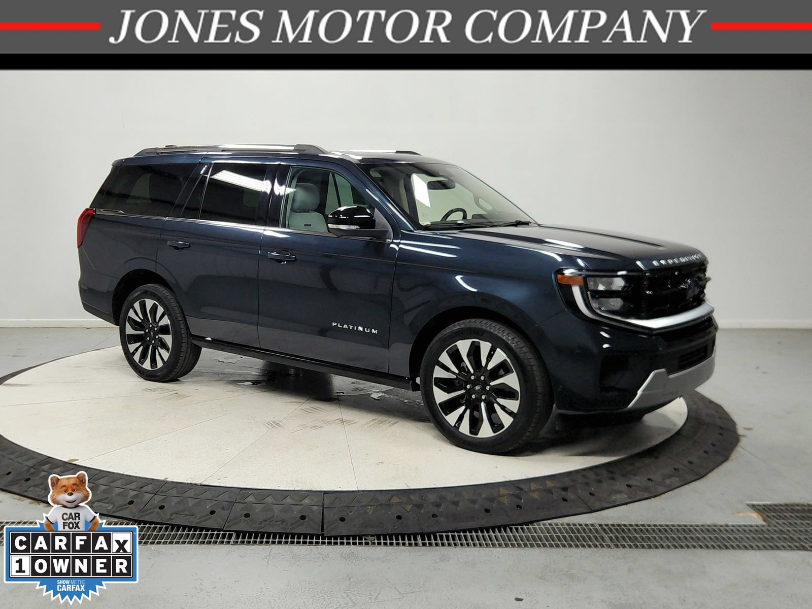 Used 2025 Ford Expedition Platinum w/ Driver's Package AWD/4WD image 1