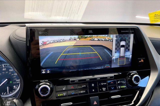 Used 2022 Toyota Highlander Platinum FWD image 24