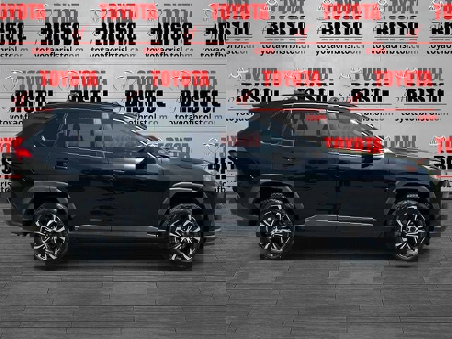 Used 2019 Toyota RAV4 LE AWD/4WD image 2