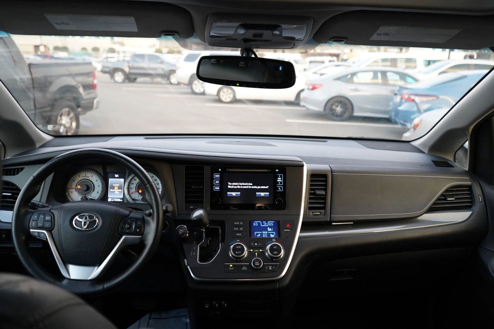 Used 2015 Toyota Sienna SE Premium image 22