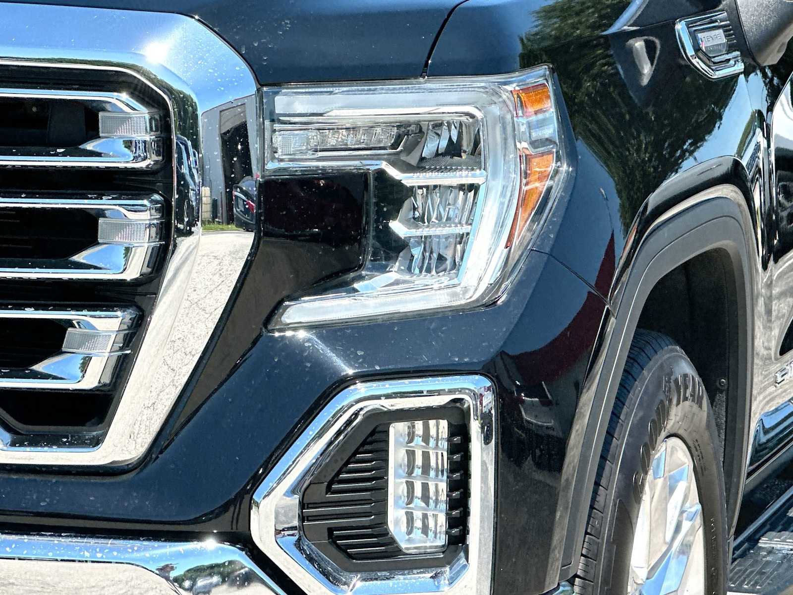 Used 2020 GMC Sierra 1500 SLT RWD image 16