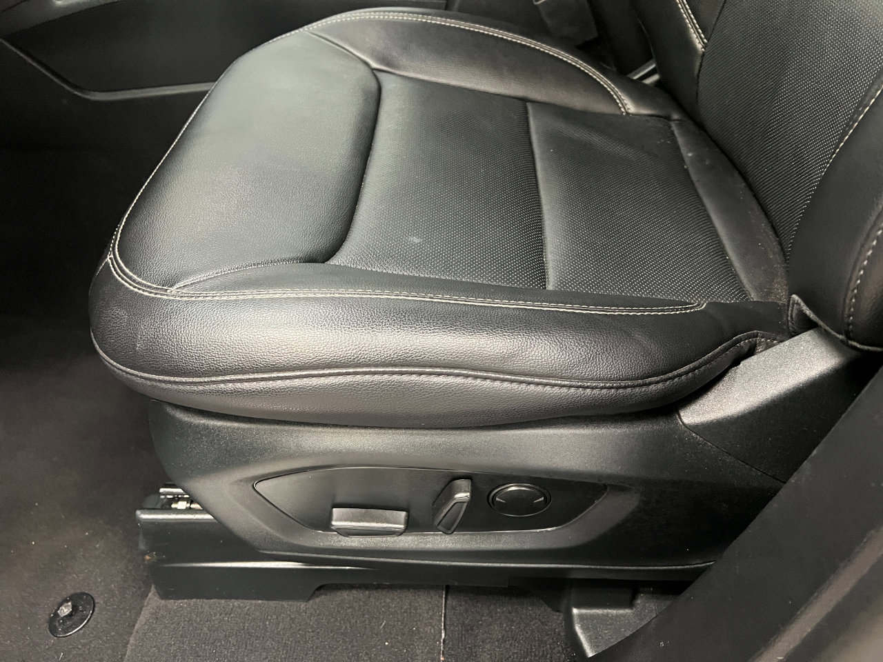 Used 2024 Ford Explorer Limited image 18