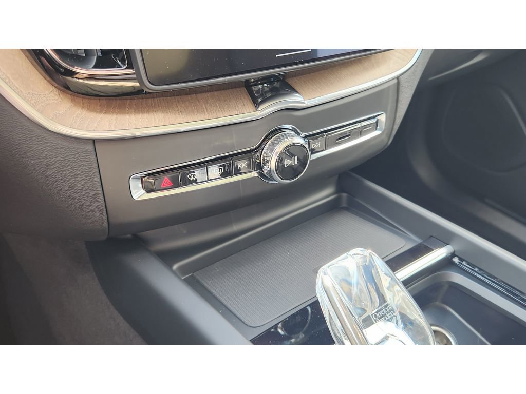 New 2026 Volvo XC60 B5 Plus w/ Protection Package Premier image 24