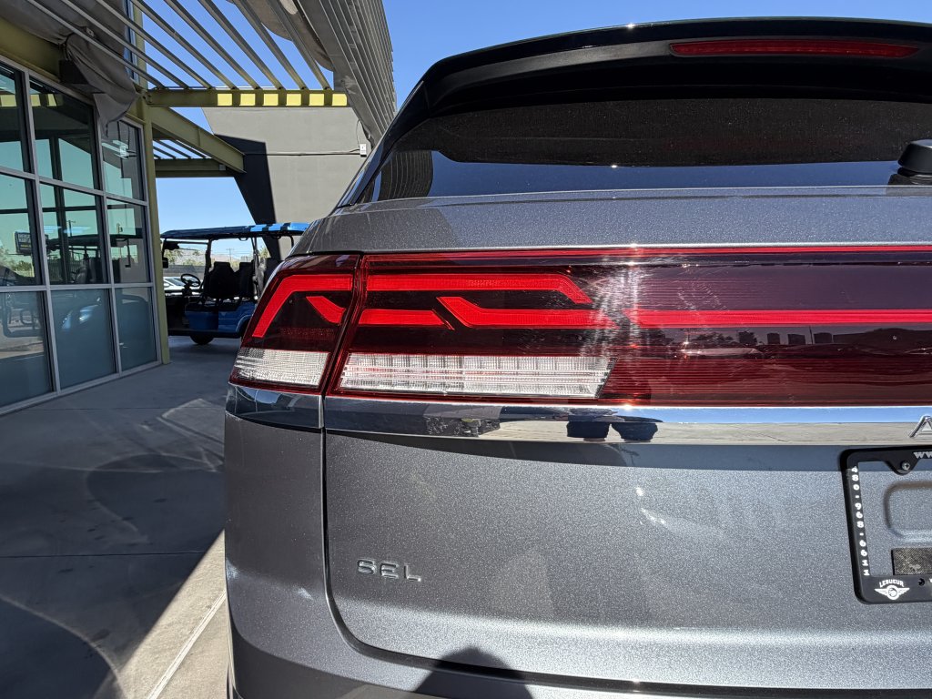Used 2024 Volkswagen Atlas Cross Sport SEL R-Line AWD/4WD image 14