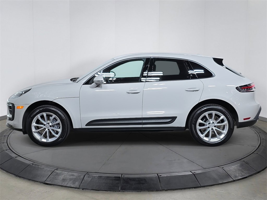 Certified 2025 Porsche Macan image 2