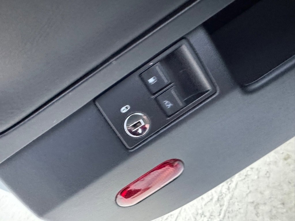 Used 2009 Volkswagen Beetle S image 20