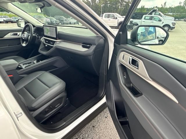 Used 2025 Ford Explorer Active w/ Active Comfort Package RWD image 21