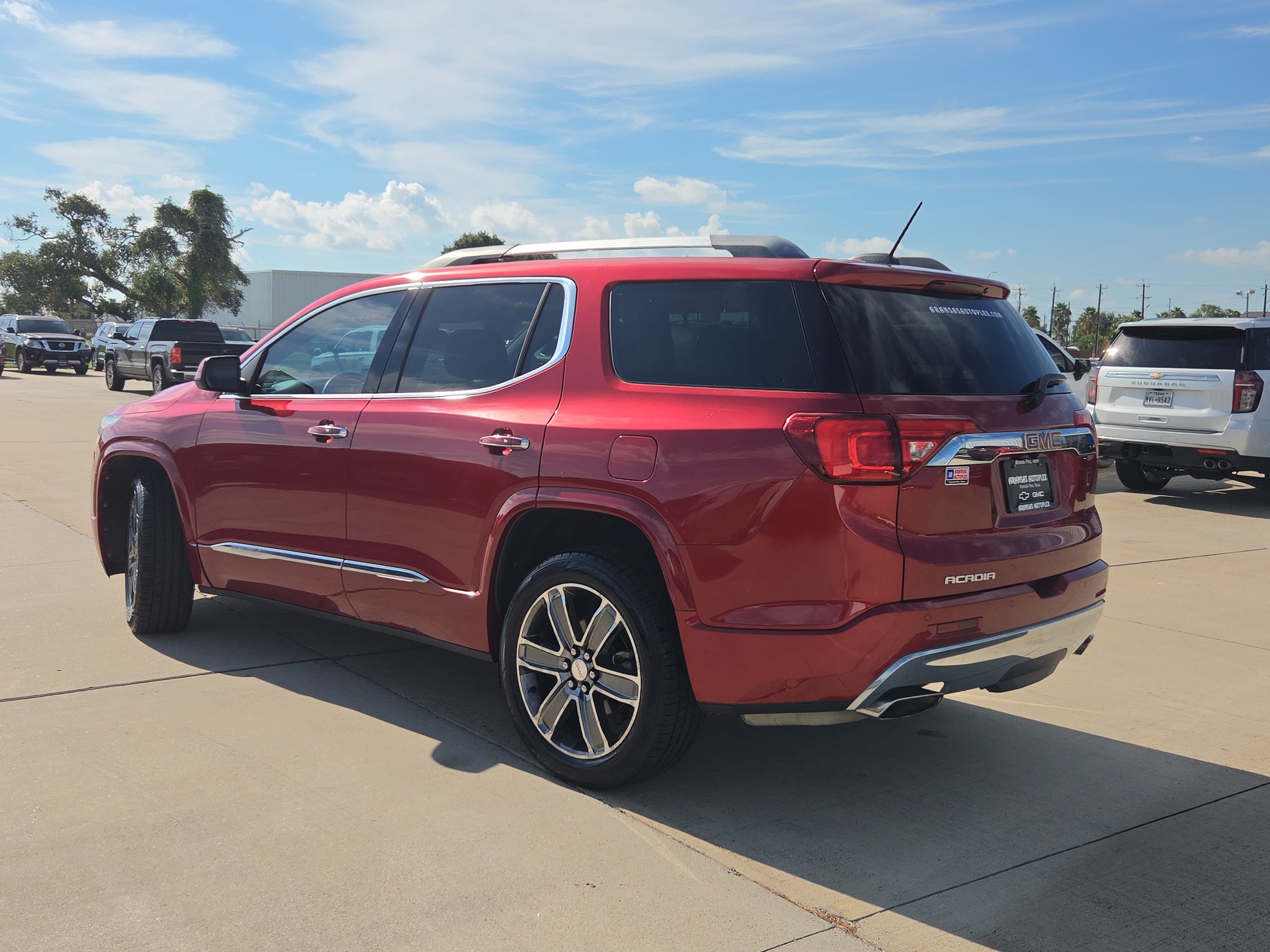 Used 2019 GMC Acadia Denali w/ Technology Package FWD image 7