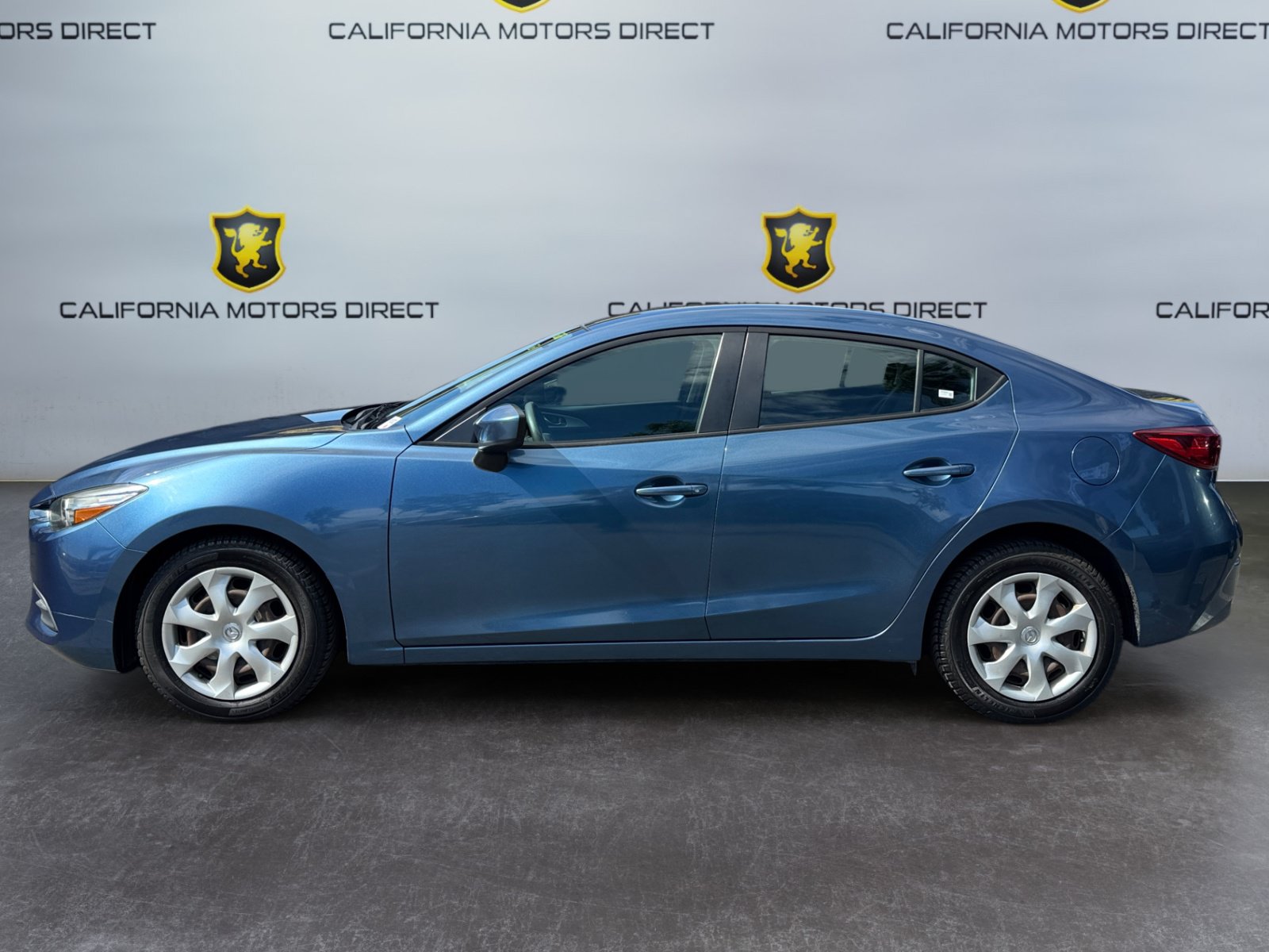 Used 2017 MAZDA MAZDA3 Sport FWD image 2