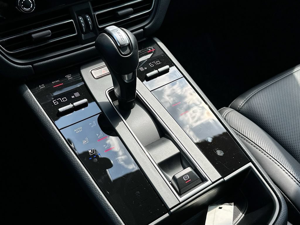 Certified 2026 Porsche Macan AWD/4WD image 19