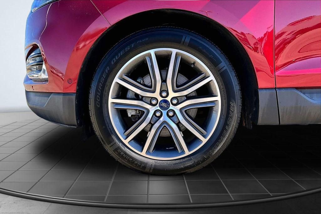 Used 2019 Ford Edge Titanium w/ Equipment Group 301A image 9