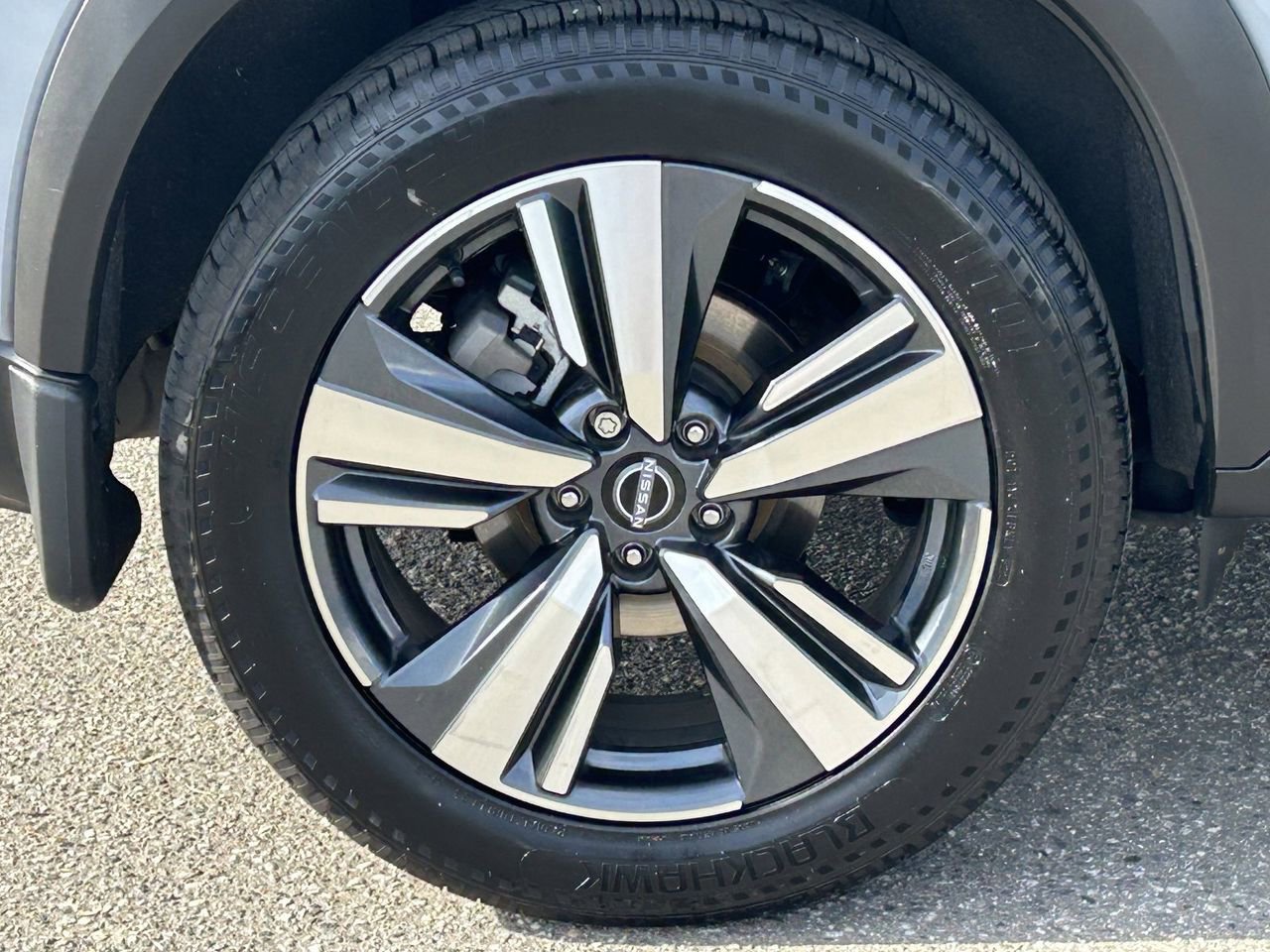 Certified 2023 Nissan Rogue Platinum w/ Platinum Premium Package FWD image 8