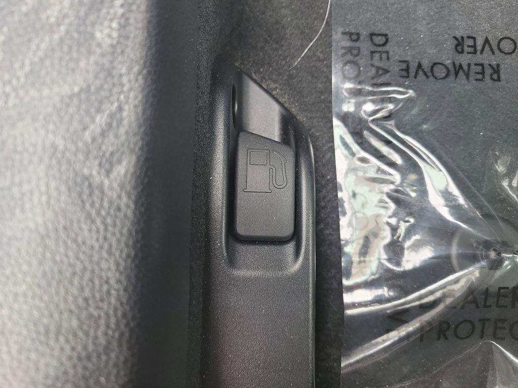 Used 2025 Toyota Corolla Cross L image 29