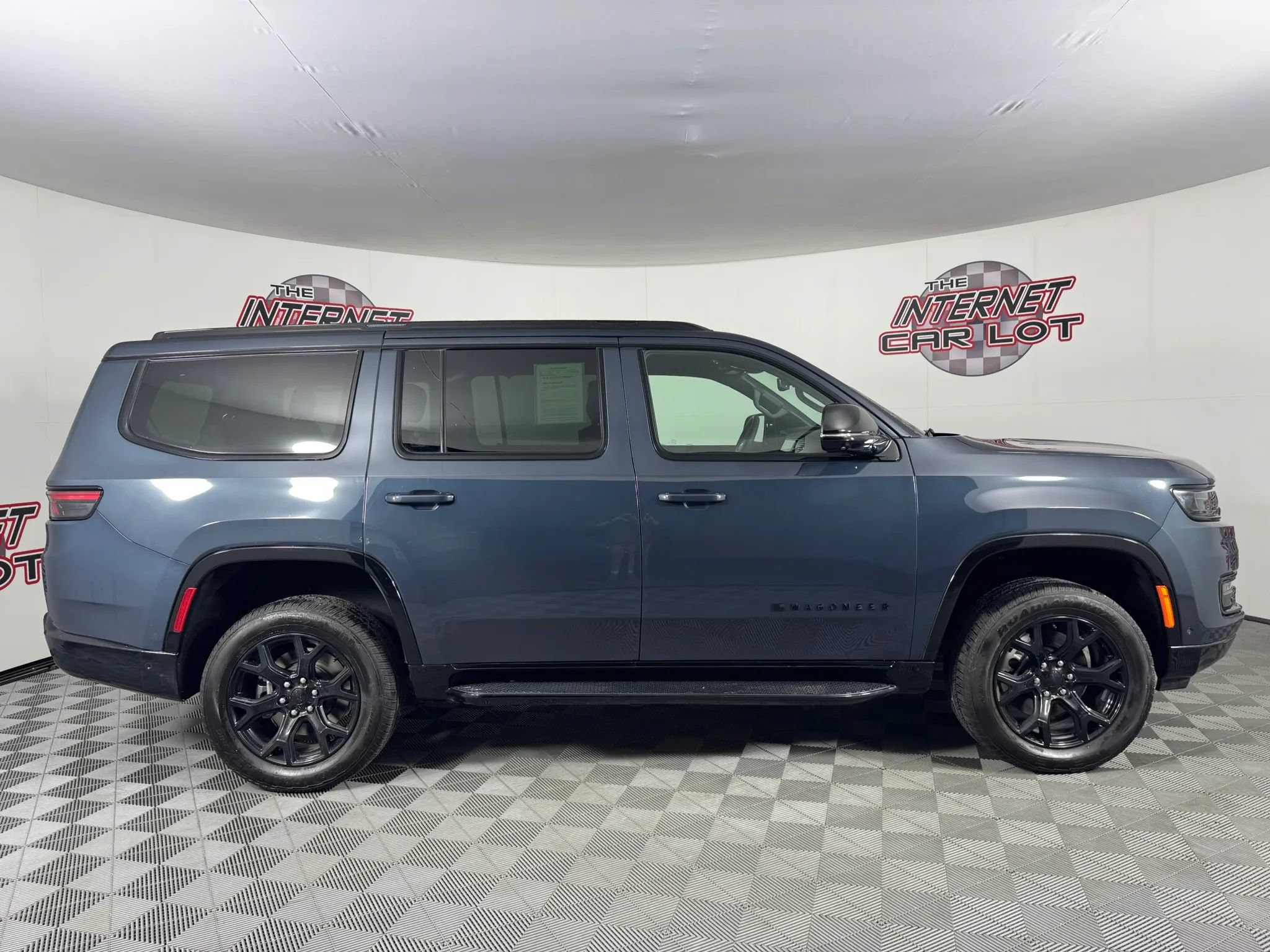 Used 2024 Jeep Wagoneer Series II w/ Convenience Group I AWD/4WD image 8