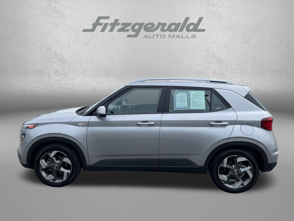 Used 2025 Hyundai Venue SEL FWD image 5