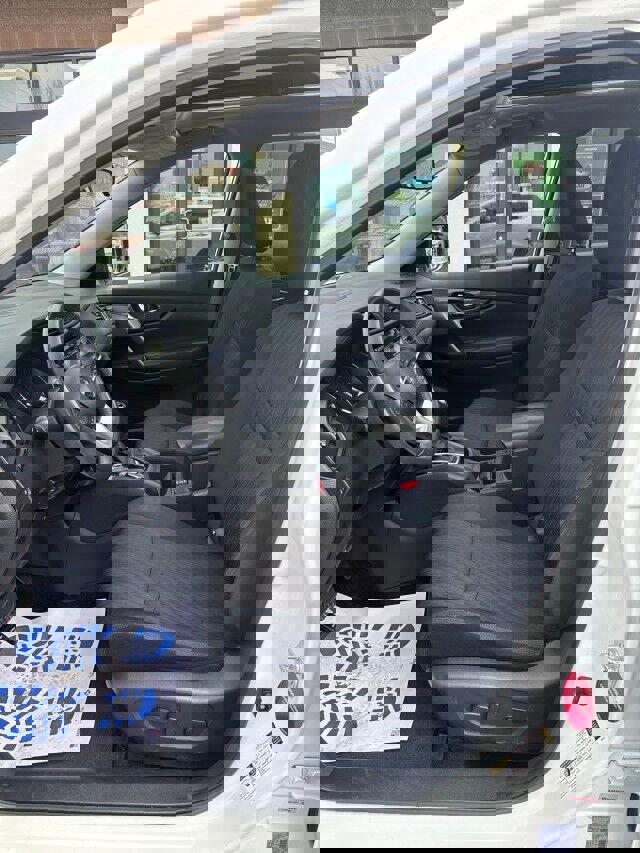 Used 2017 Nissan Rogue SV image 10