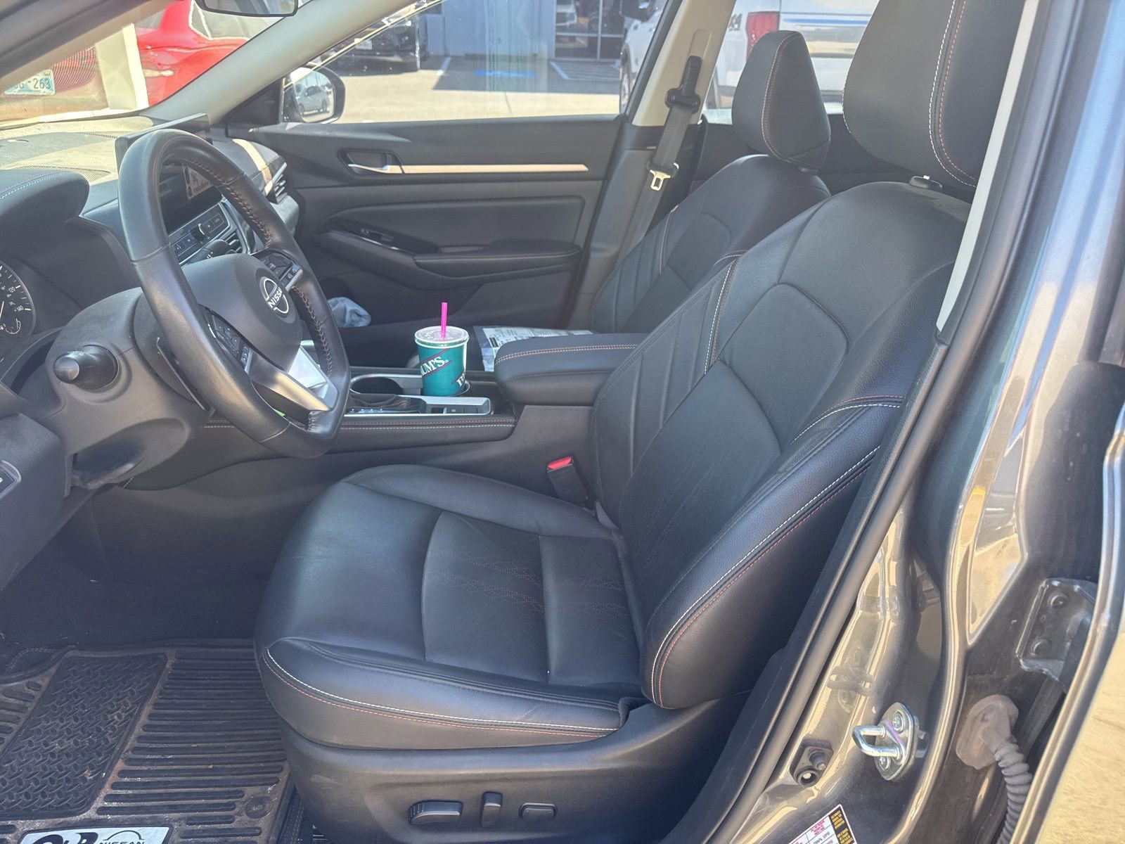 Used 2024 Nissan Altima 2.5 SR w/ SR Premium Package image 10