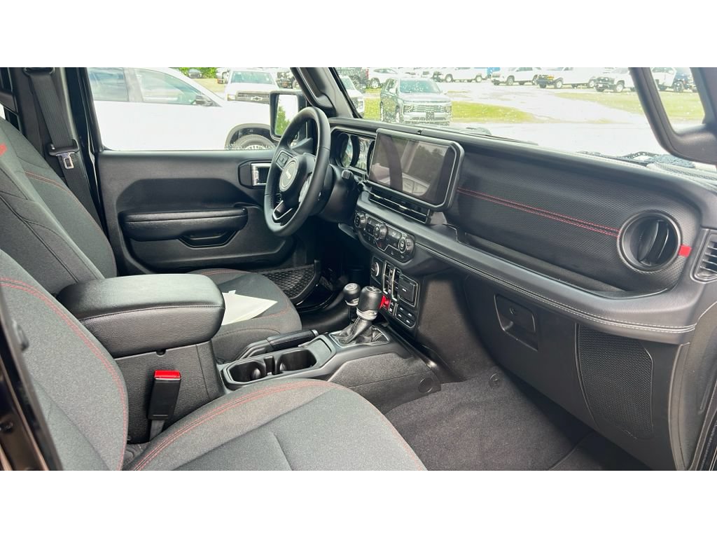 Used 2025 Jeep Wrangler Unlimited Rubicon AWD/4WD image 13