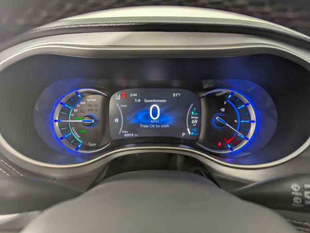 Used 2024 Chrysler Pacifica Limited FWD image 17
