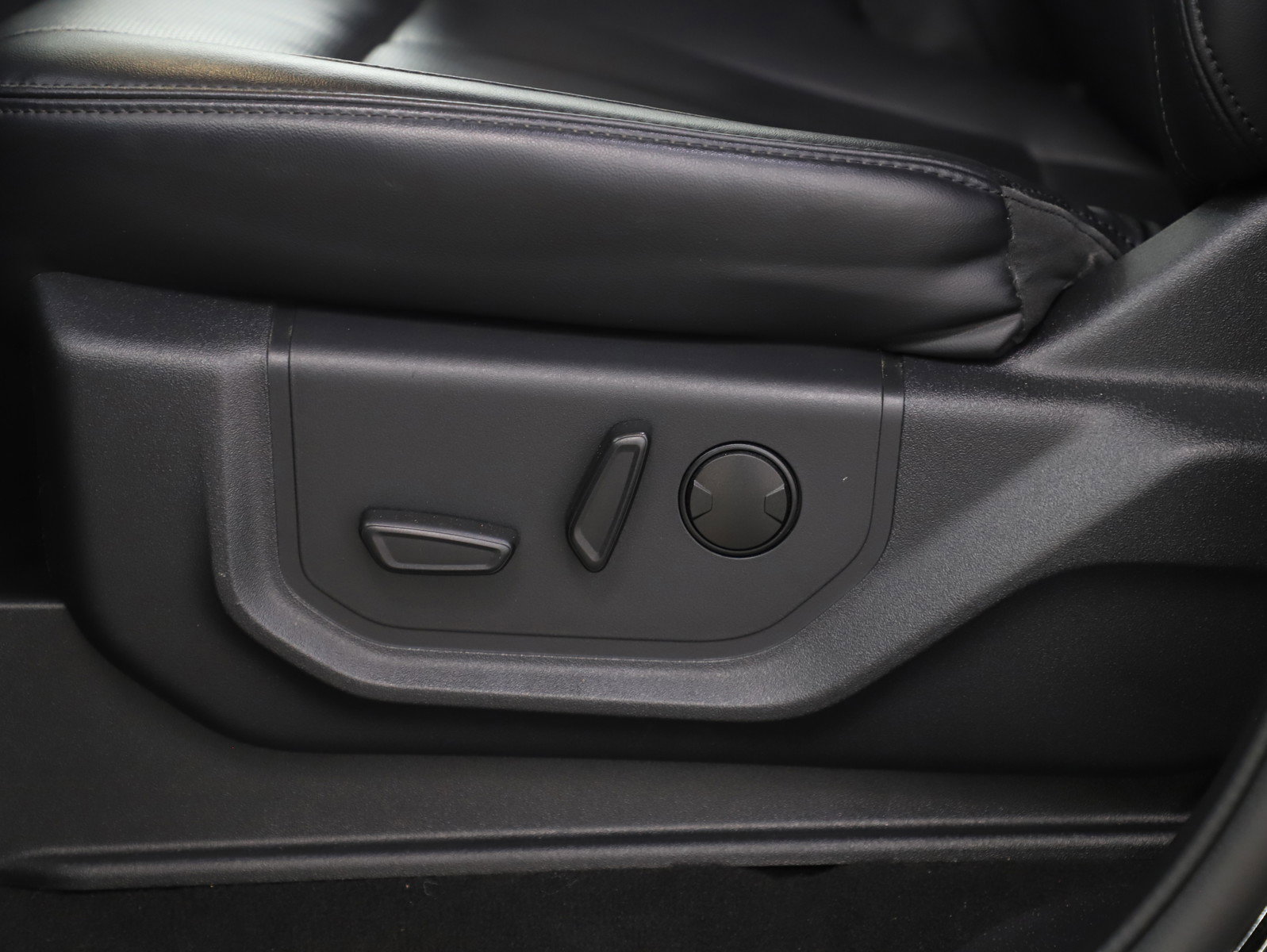 Used 2024 Ford Expedition Max XLT image 32